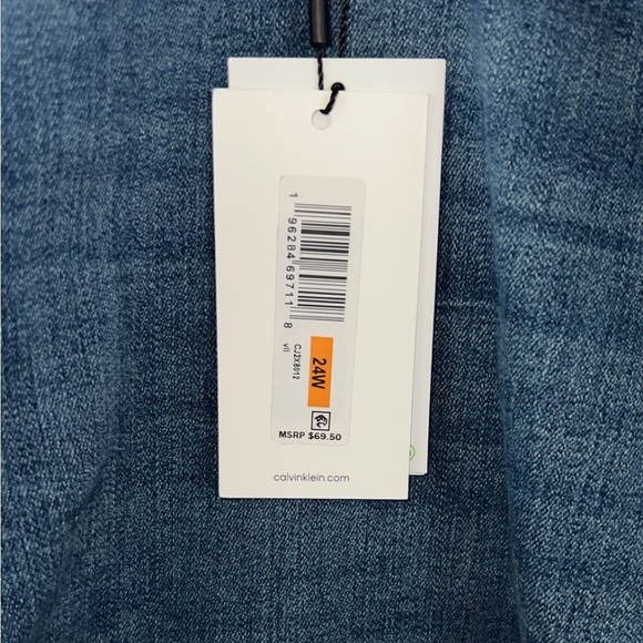 Calvin Klein Bermuda Shorts - Picture 7 of 11